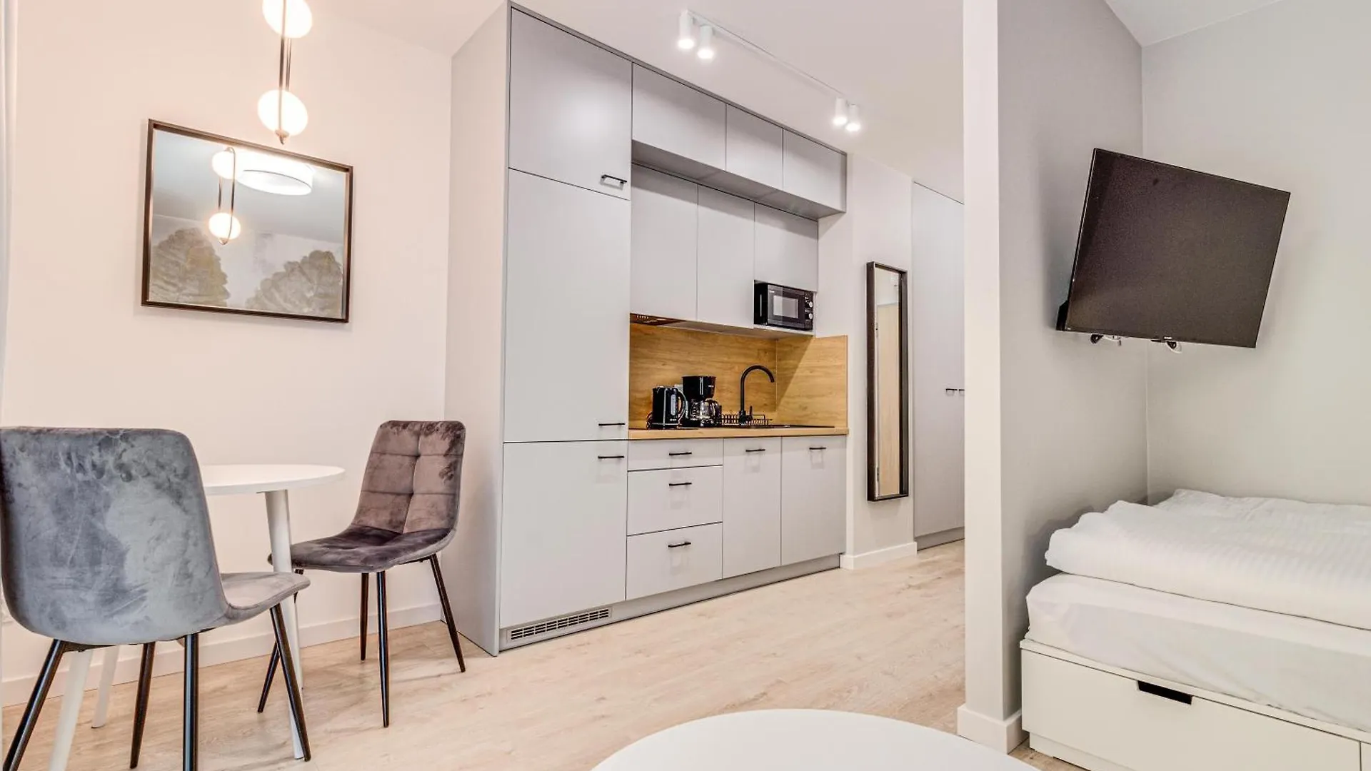 Rentplanet - Apartamenty Ksiecia Witolda Вроцлав 0*,  Польша
